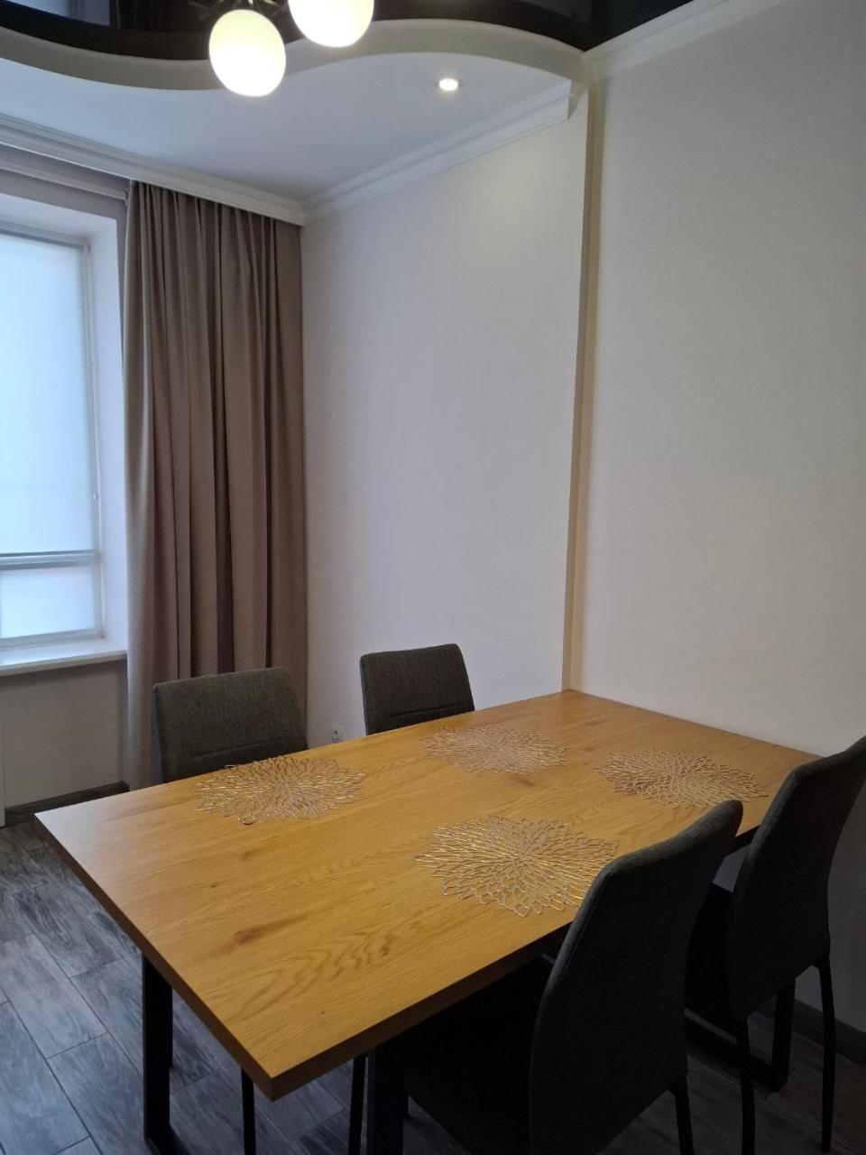 Atlant Luxury Family Apart Поряд З Тц Депот, Безконтактне Заселення Chernivtsi Exterior photo